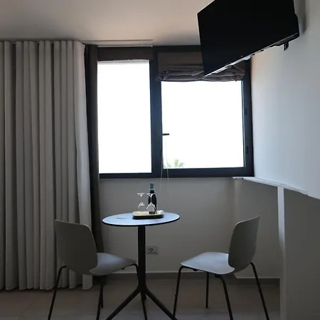 Baciati Dal Sole Appartament Homestay Giardini Naxos